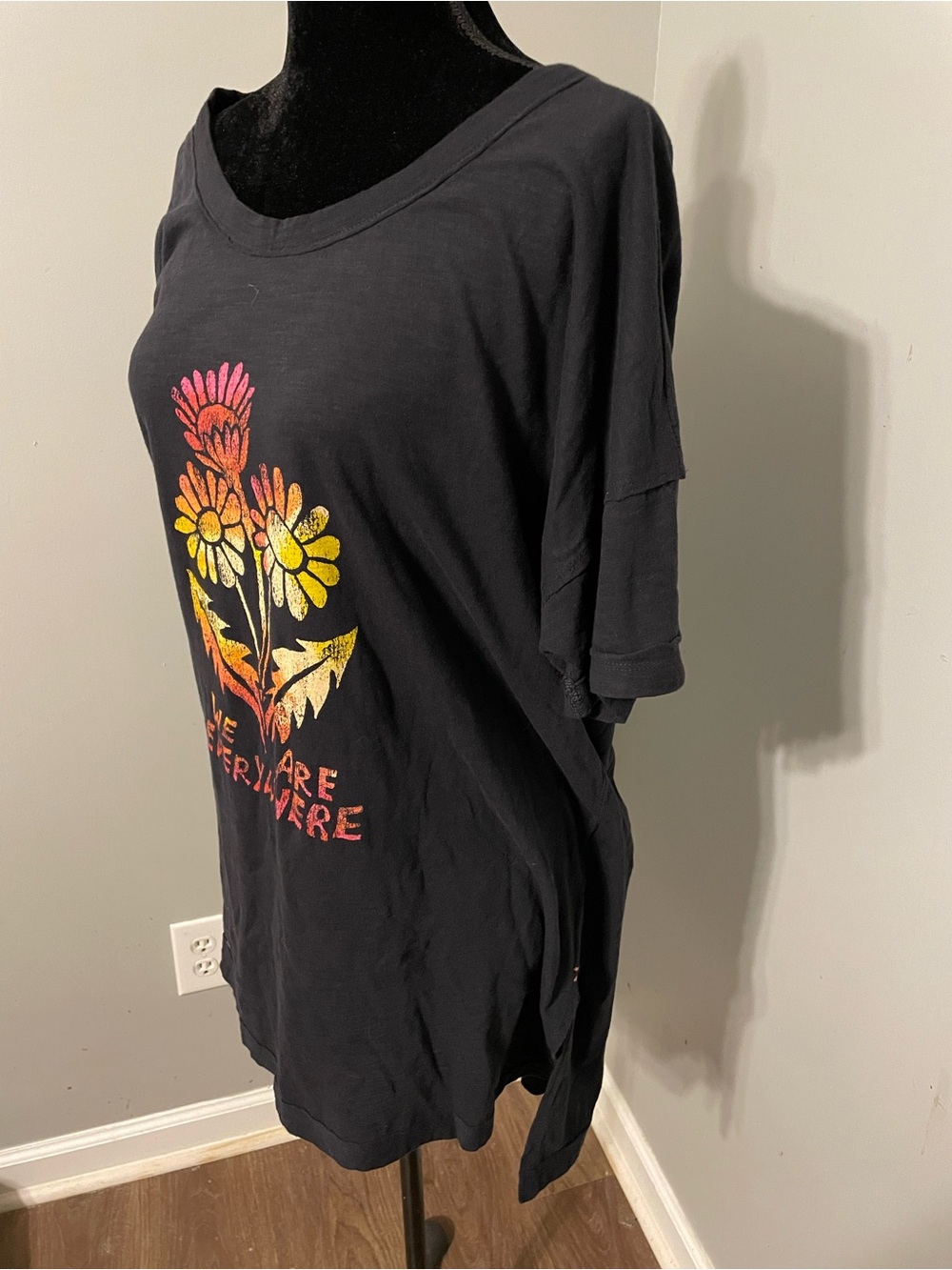 NWOT Pilcro Anthropologie Black Short-Sleeve Tee with Sunset Floral Graphic - Picture 2 of 4